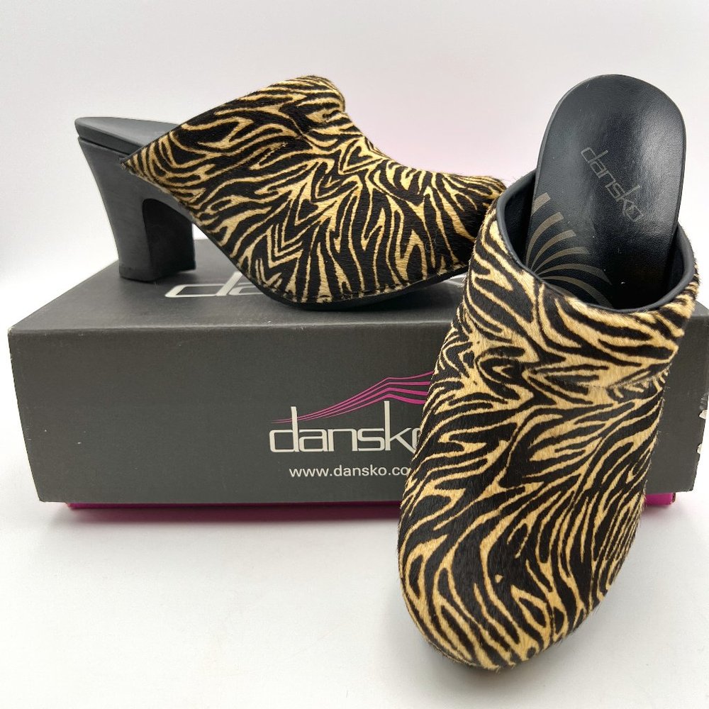 Dansko Rae Zebra Pony Mule Clog SZ 37M (US 6.5-7)